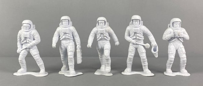 Group of 5 1970s Marx Astronaut Figurines