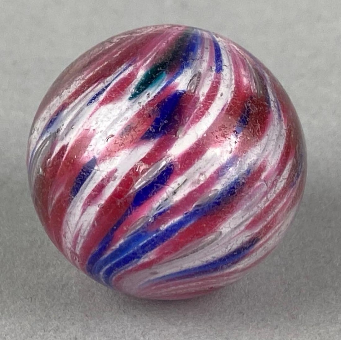 Antique German Onionskin Glass Shooter Marble: Measures 1.24”