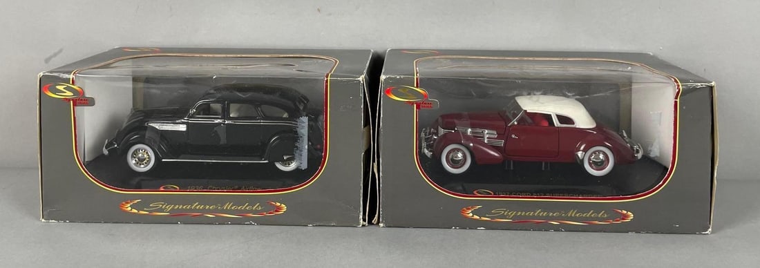 Group of 2 Signature Models Die-Cast Vehicles (1 of 3)