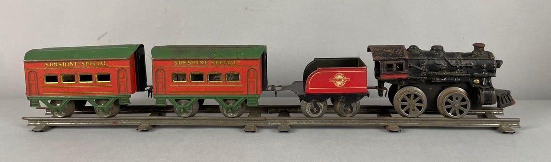 Vintage American Flyer O Scale Wind-Up Passenger Train (1 of 4)