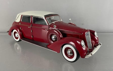 Signature Models 1937 Lincoln K12 Berline Die-Cast Car