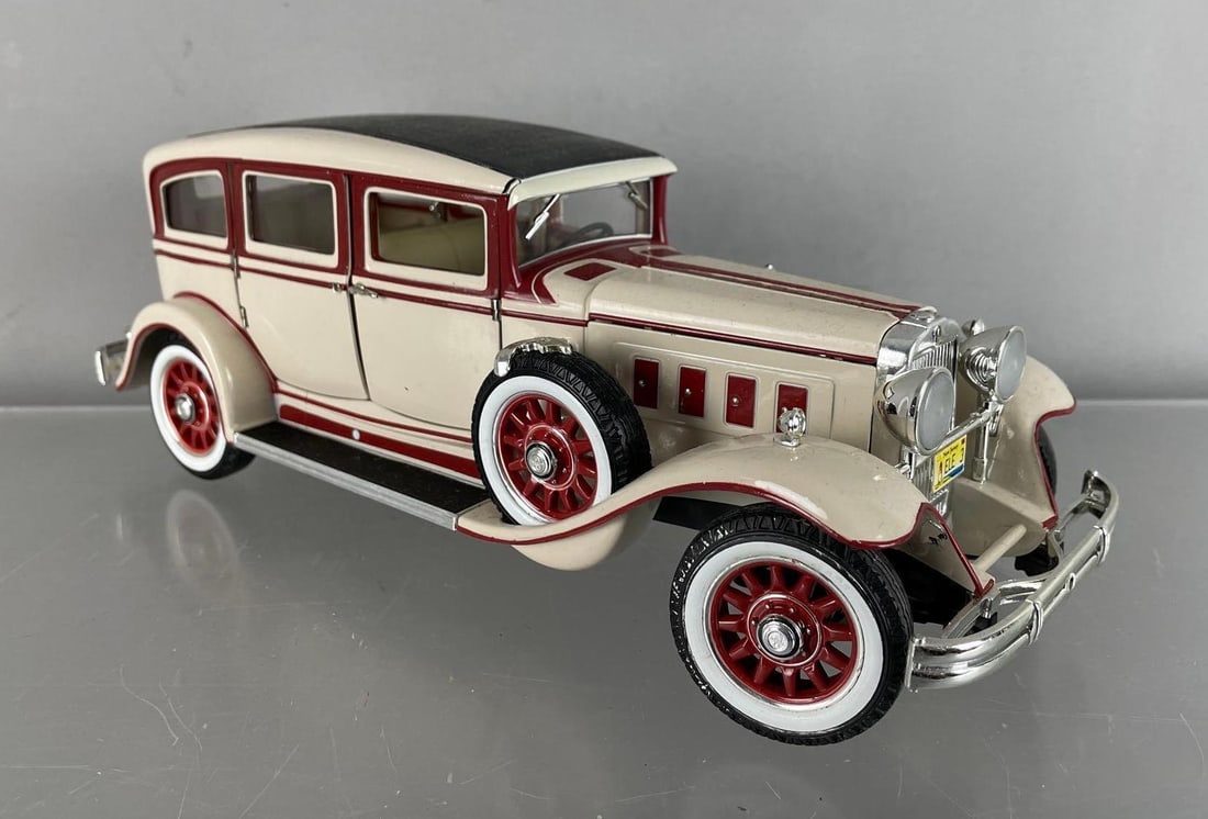 Anso 1931 Peerless Die-Cast Car: 1/18 scale