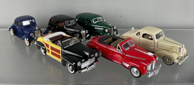 Group of Die-Cast 1930s / 40s Cars