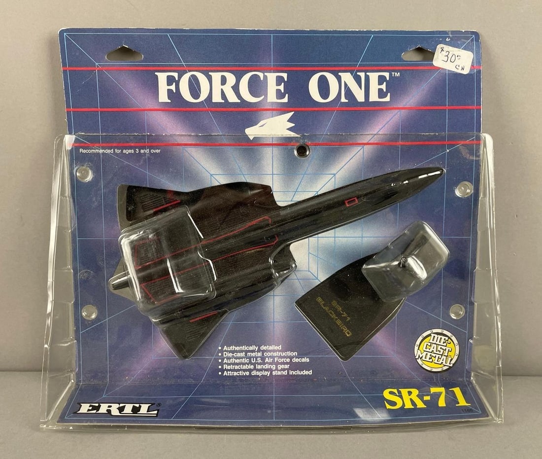 Ertl Force some SR-71 Blackbird Die-Cast USAF Jet (1 of 2)