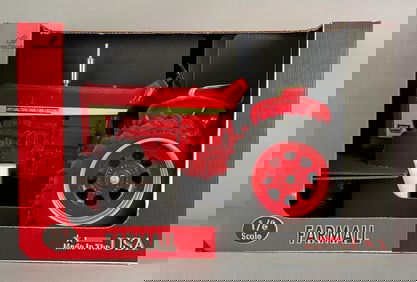 ERTL McCormick Farmall 806 Diesel Tractor