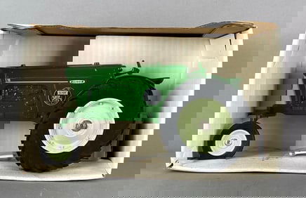 Spec-Cast Oliver 770 Special Show Edition Tractor