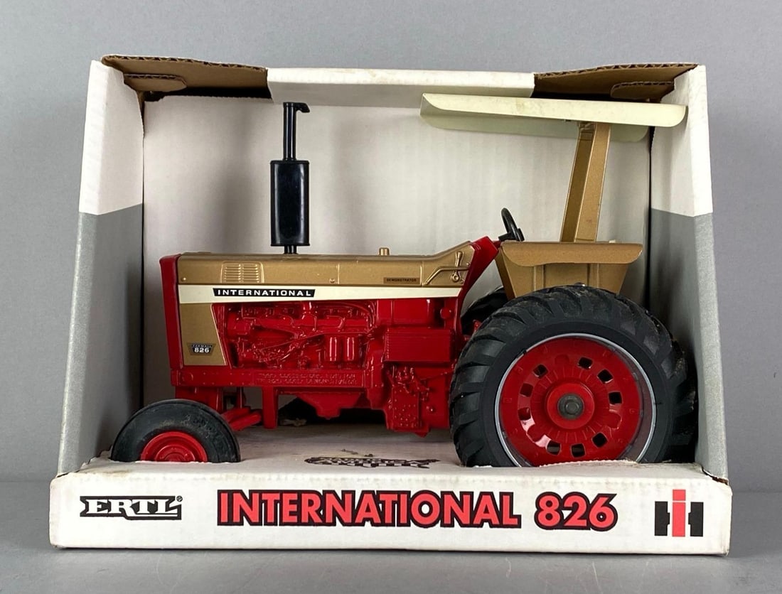 ERTL Case International 826 Die-Cast Tractor (1 of 3)
