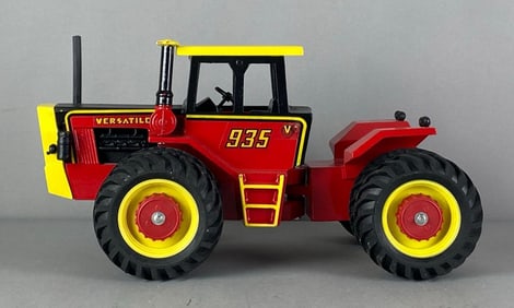 Scale Models Versatile 935 Die-Cast Tractor