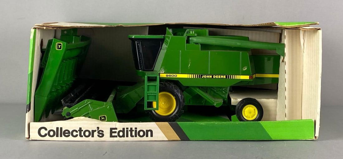 ERTL John Deere 9600 Die-Cast Combine (1 of 3)
