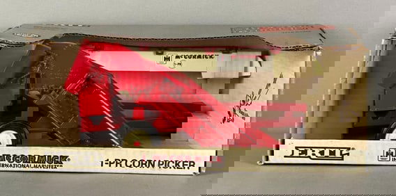 ERTL International Harvester McCormick 1-PR Corn Picker