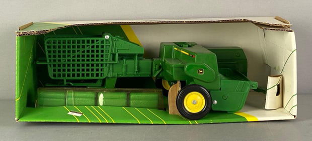 ERTL John Deere Die-Cast 348 Square Baler