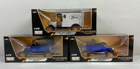 Group of 3 Motor Max Platinum Collection 1:24 Scale Die Cast Vehicles