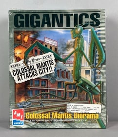 AMT ERTL Gigantics Colossal Mantis Diorama