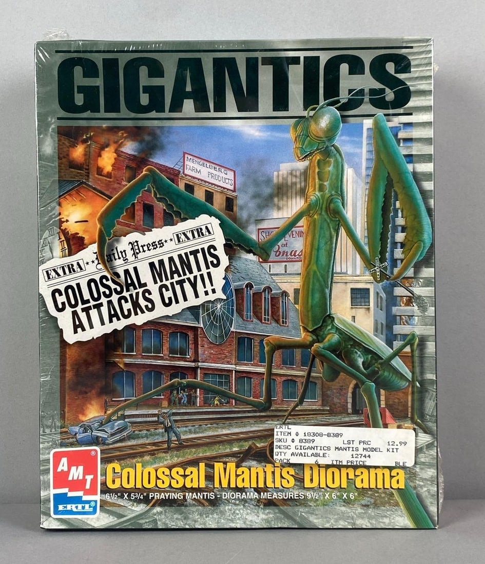 AMT ERTL Gigantics Colossal Mantis Diorama (1 of 3)