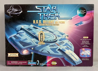 1997 Playmates Star Trek U.S.S. Defiant and-74205 Ship
