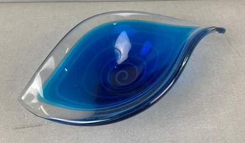 Mid Century Modern Art Glass Leaf Bowl