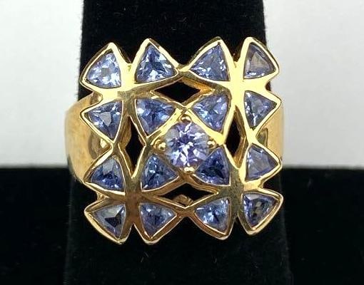 10K Gold Periwinkle Tanzanite Forget Me Not Ring: Ring Size 8 . Total weight 5.2 grams.