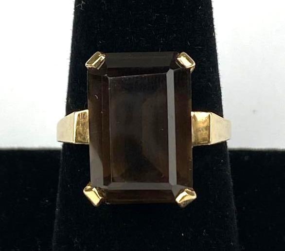 14kt Gold Smoky Quartz Ring: Ring size 9. Total weight 7.3 grams.