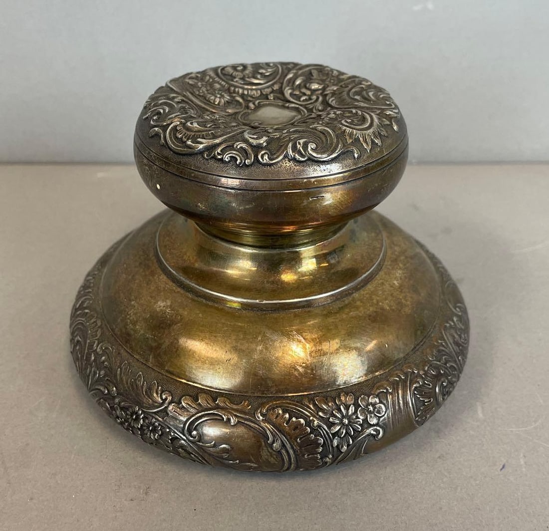 Antique Meriden Silver Plate Ornate Ink Well (1 of 4)