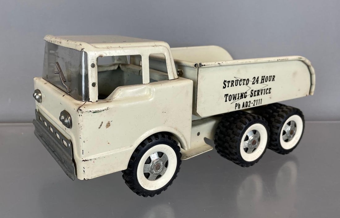 Vintage Structo Pressed Steel Towing Service Truck (1 of 5)