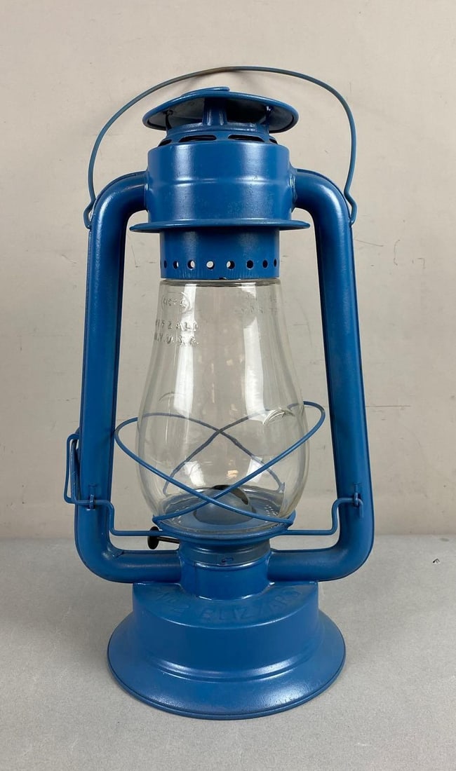 Vintage No. 2 Blizzard Kerosene Oil Lantern (1 of 3)