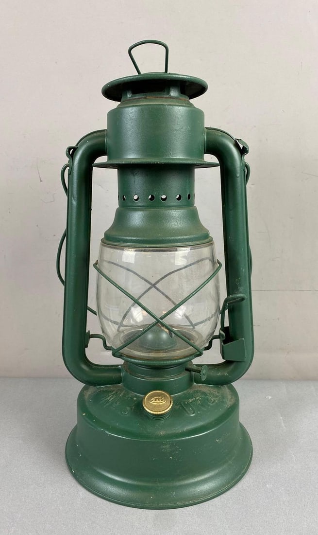 Vintage No. 3 O.V.B Kerosene Oil Lantern (1 of 4)