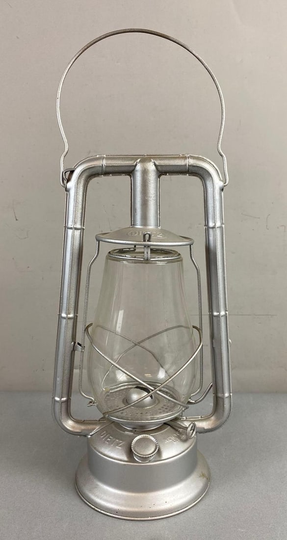 Vintage Monarch Kerosene Oil Lantern (1 of 4)