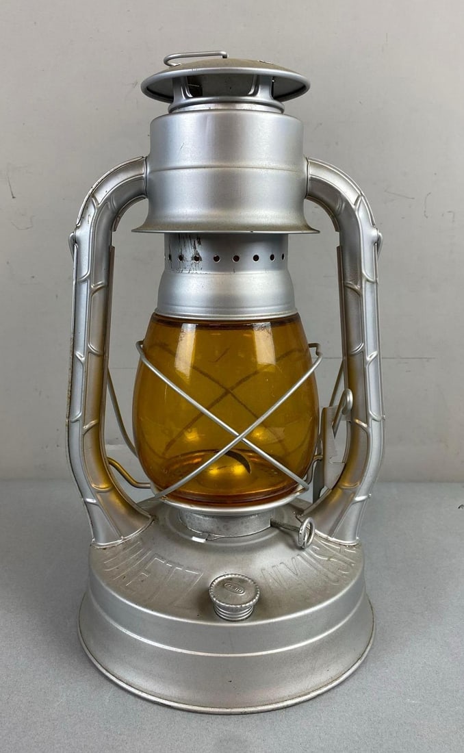 Vintage No. 8 Air Pilot Kerosene Oil Lantern (1 of 5)