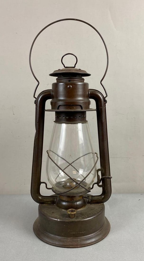 Antique No. 22 Reliable Kerosene Oil Lantern (1 of 4)