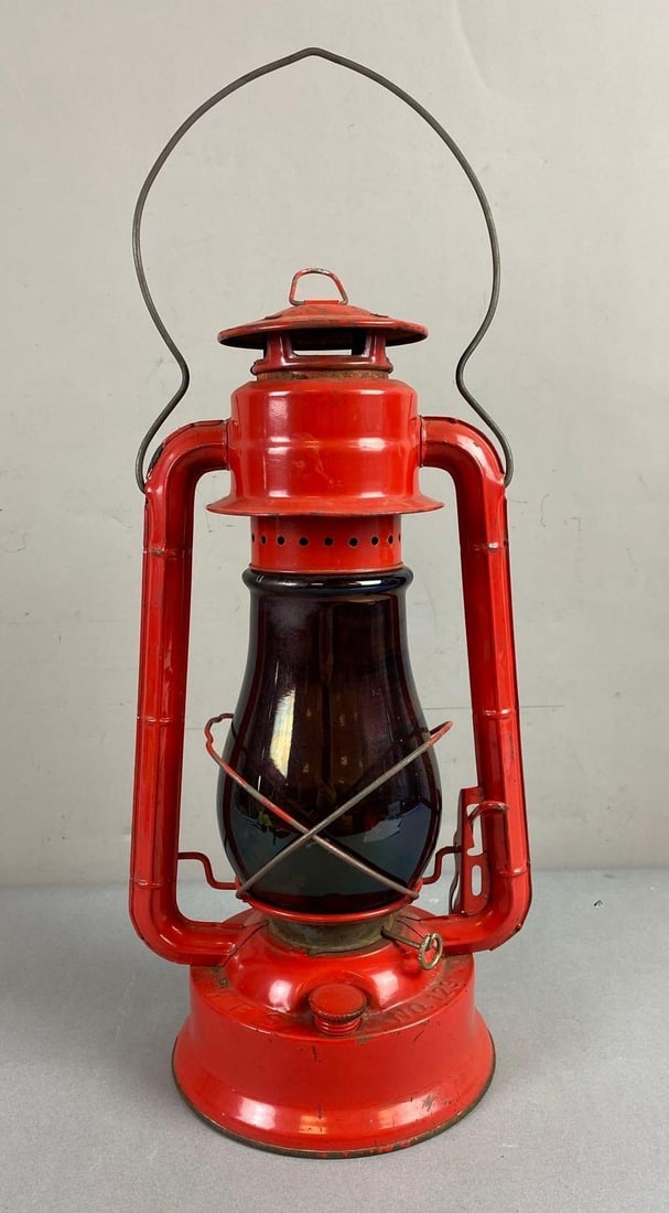 Vintage No. 129 Crescent Kerosene Oil Lantern (1 of 4)