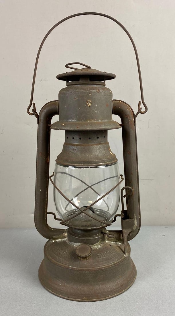Vintage No. 6 Van Camp Supreme Kerosene Oil Lantern (1 of 4)