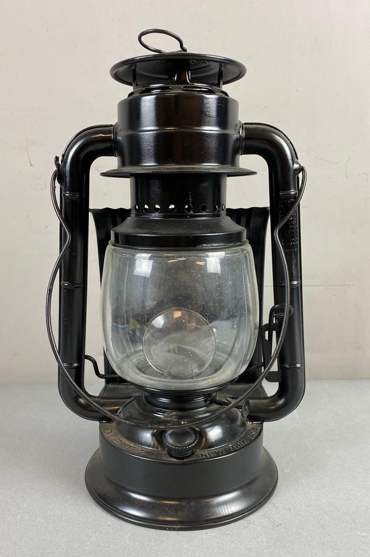 Vintage Wizard Dash Kerosene Oil Lantern: Vintage Wizard Dash Kerosene Oil Lantern, Made in New York, USA. Circa 1900’s-1920’s. Measures 13 inches tall.