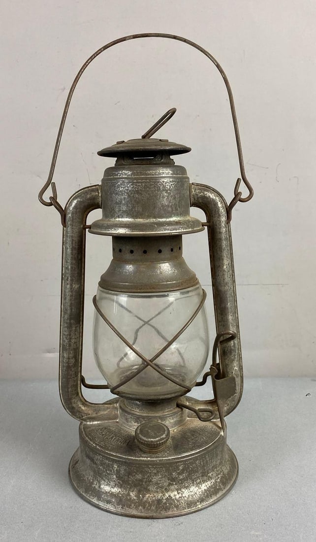Vintage No. 1 Mastercraft Kerosene Oil Lantern (1 of 4)