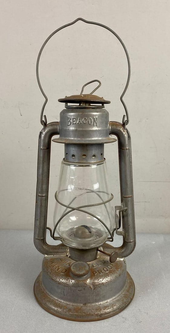 Vintage Beacon Kerosene Oil Lantern (1 of 4)