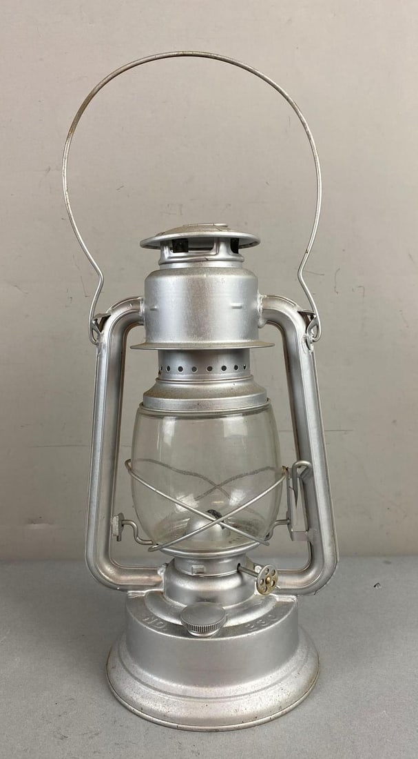 Vintage No. 230 Paull’s Kerosene Oil Lantern (1 of 4)