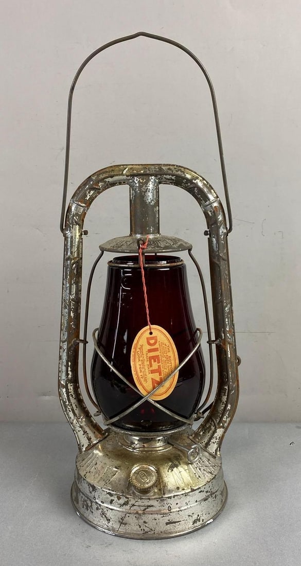Vintage Dietz Monarch Kerosene Oil Lantern (1 of 5)