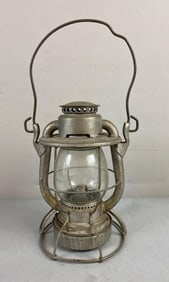 Vintage Dietz Vesta Kerosene Oil Lantern