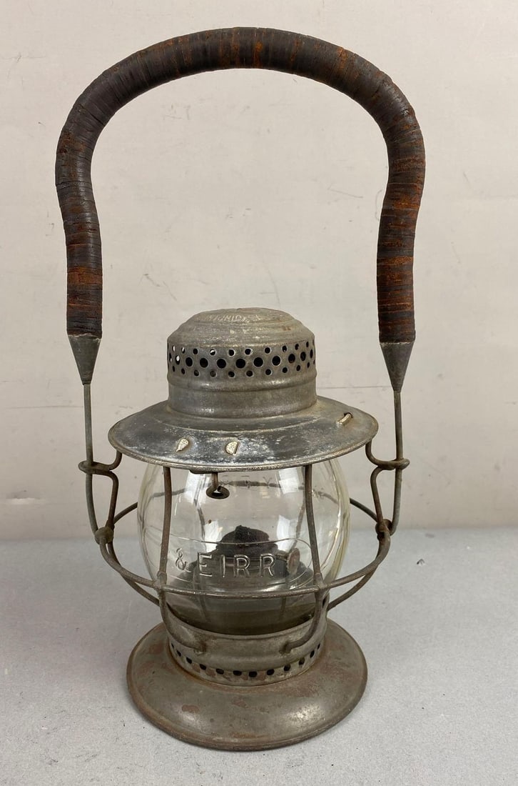 Vintage T.L. Moore Kerosene Oil Lantern (1 of 3)