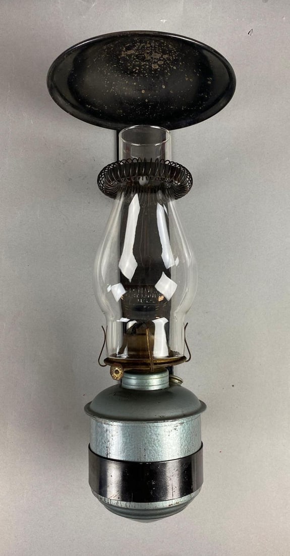 Vintage Handlan Wall Kerosene Oil Lamp (1 of 4)