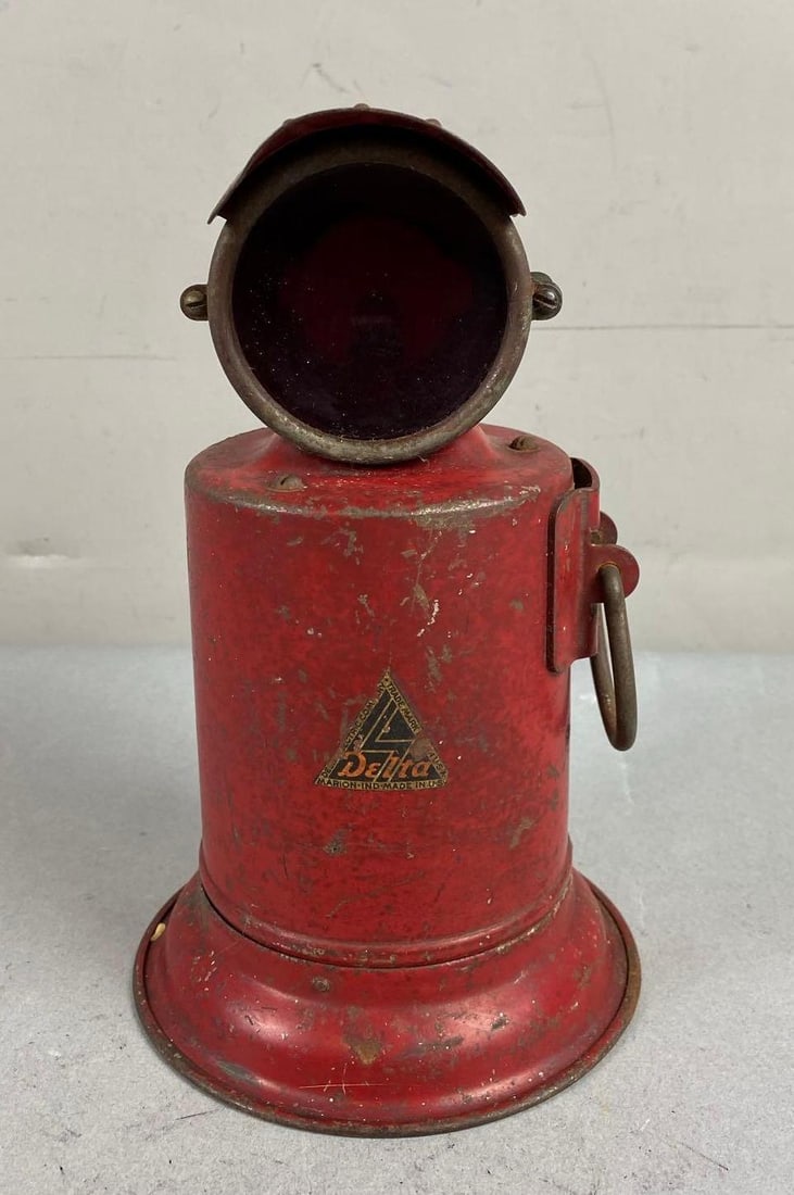 Vintage Delta Emergency Safety Battery Powered Lantern (1 of 6)
