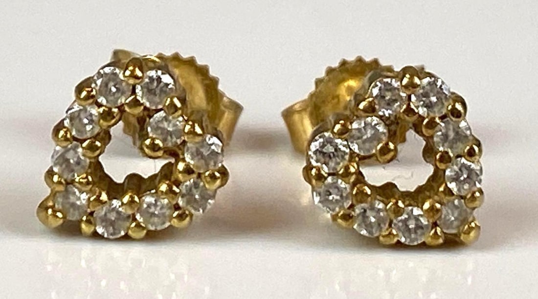Pair of 18K Spinel Heart Stud Earrings: Total weight of 1.8 grams, each measures 1/2” in length