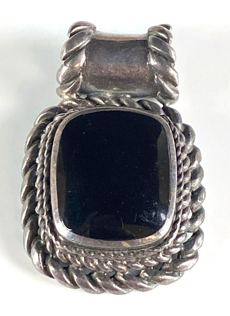 Signed SE Sterling Silver Onyx Pendant (1 of 3)