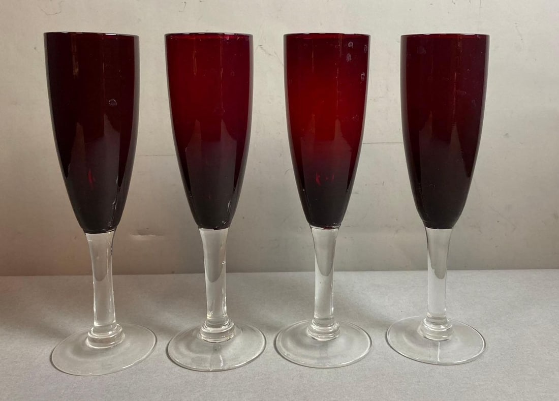 Group of 4 Champagne Drinking Glasses (1 of 1)