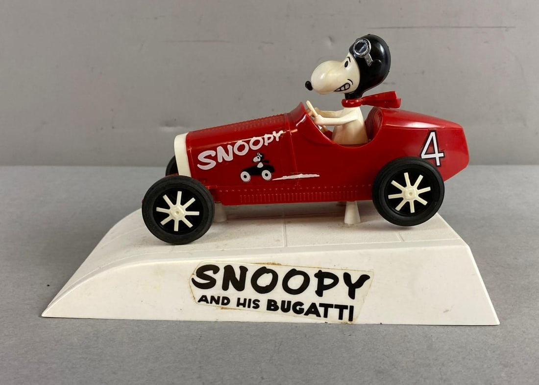 Vintage Peanuts Snoopy and His Bugatti Motorized Vehicle (1 of 3)