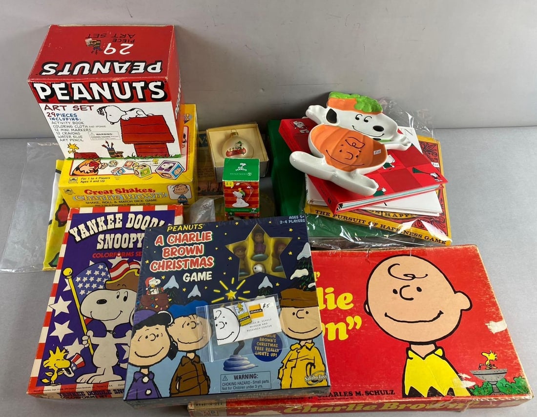 Group of Assorted Peanuts Snoopy Themed Items (1 of 5)