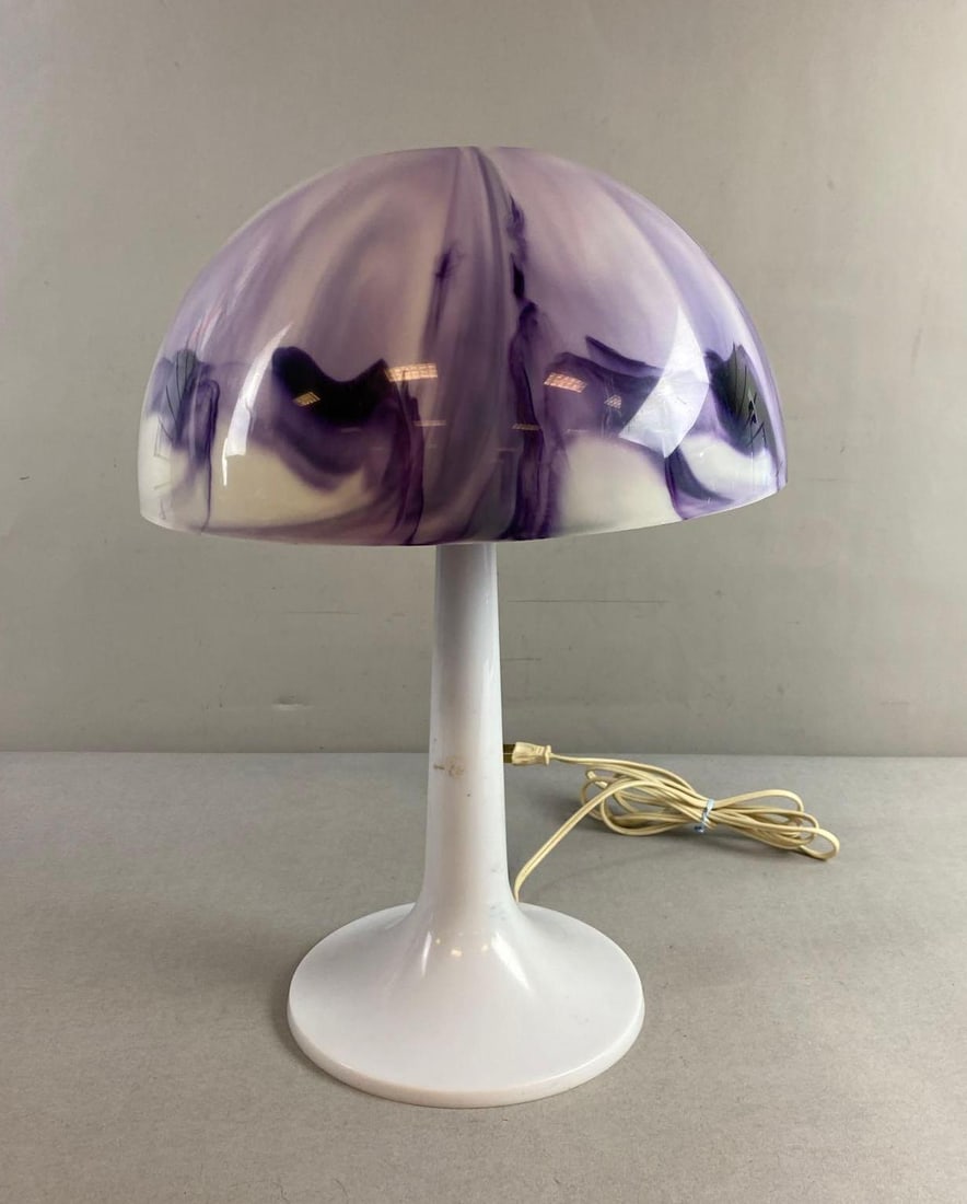 Vintage Plastic Table Lamp (1 of 3)