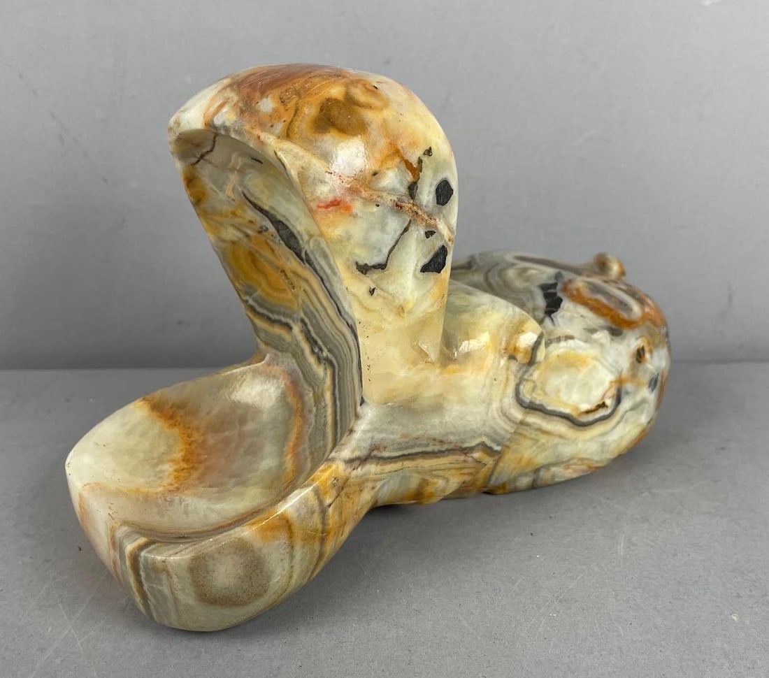 Crazy Lace Agate Carved Hippo Dish: Measures 5" x 7 1/2" x 3 1/4"