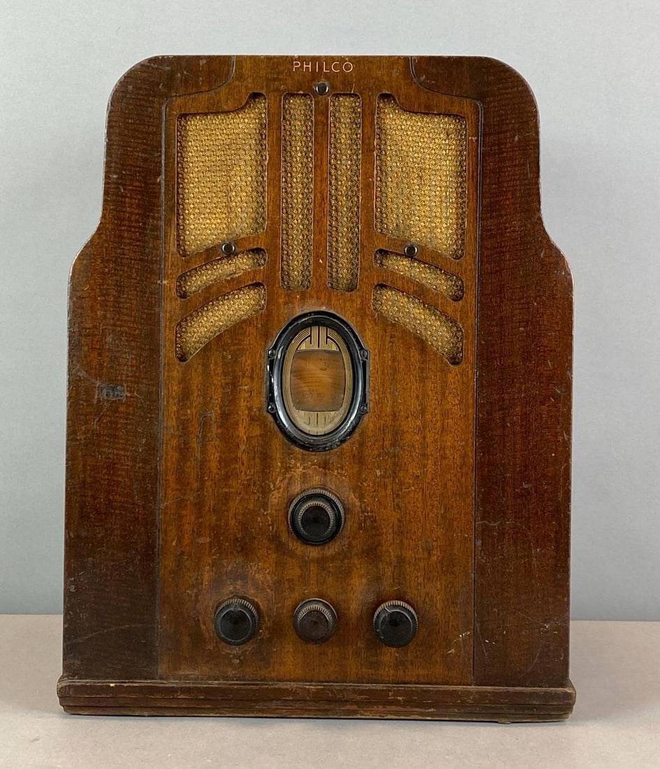 Vintage Philco Model 610 Superheterdyne Tombstone Tube Radio (1 of 5)