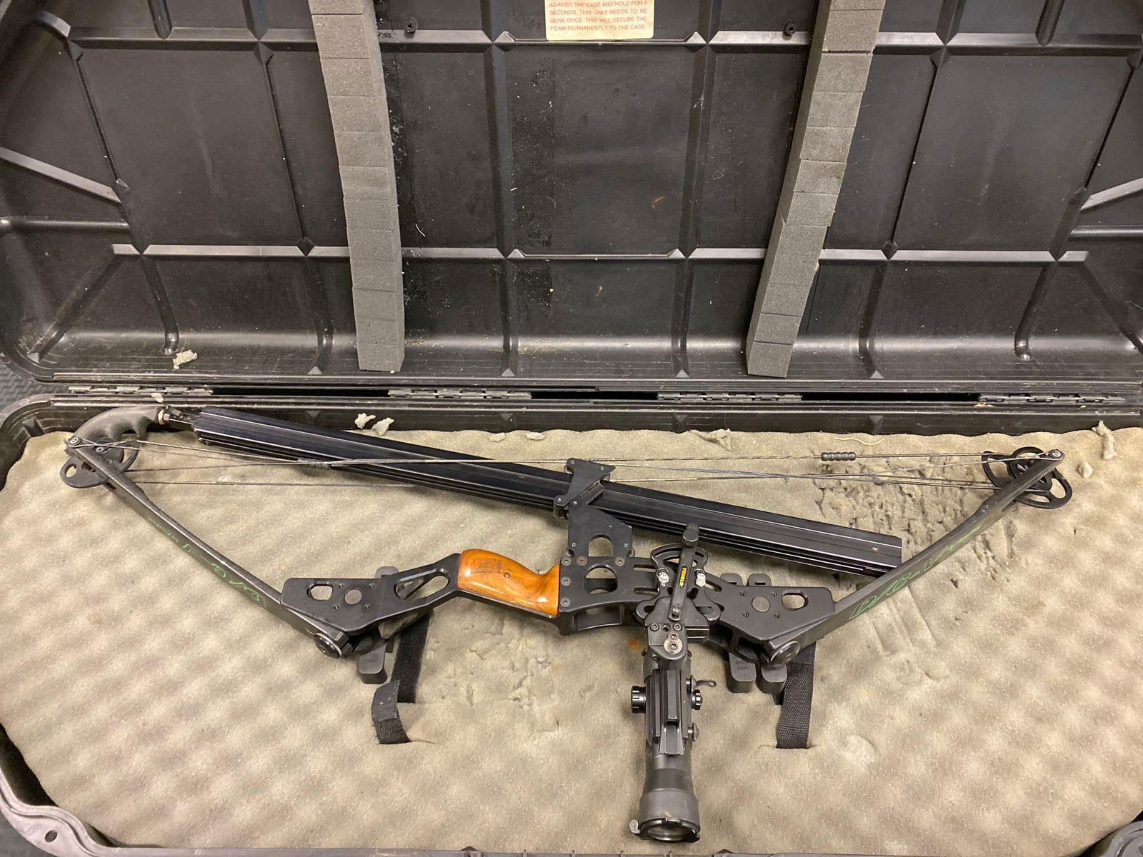 AccuRest D/C-V Compound Bow - 3