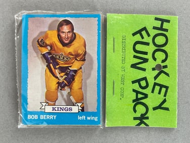 1973 - 74 Topps Hockey West Corps Cello Fun Pack